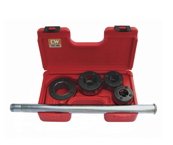 Manual clearance pipe threader