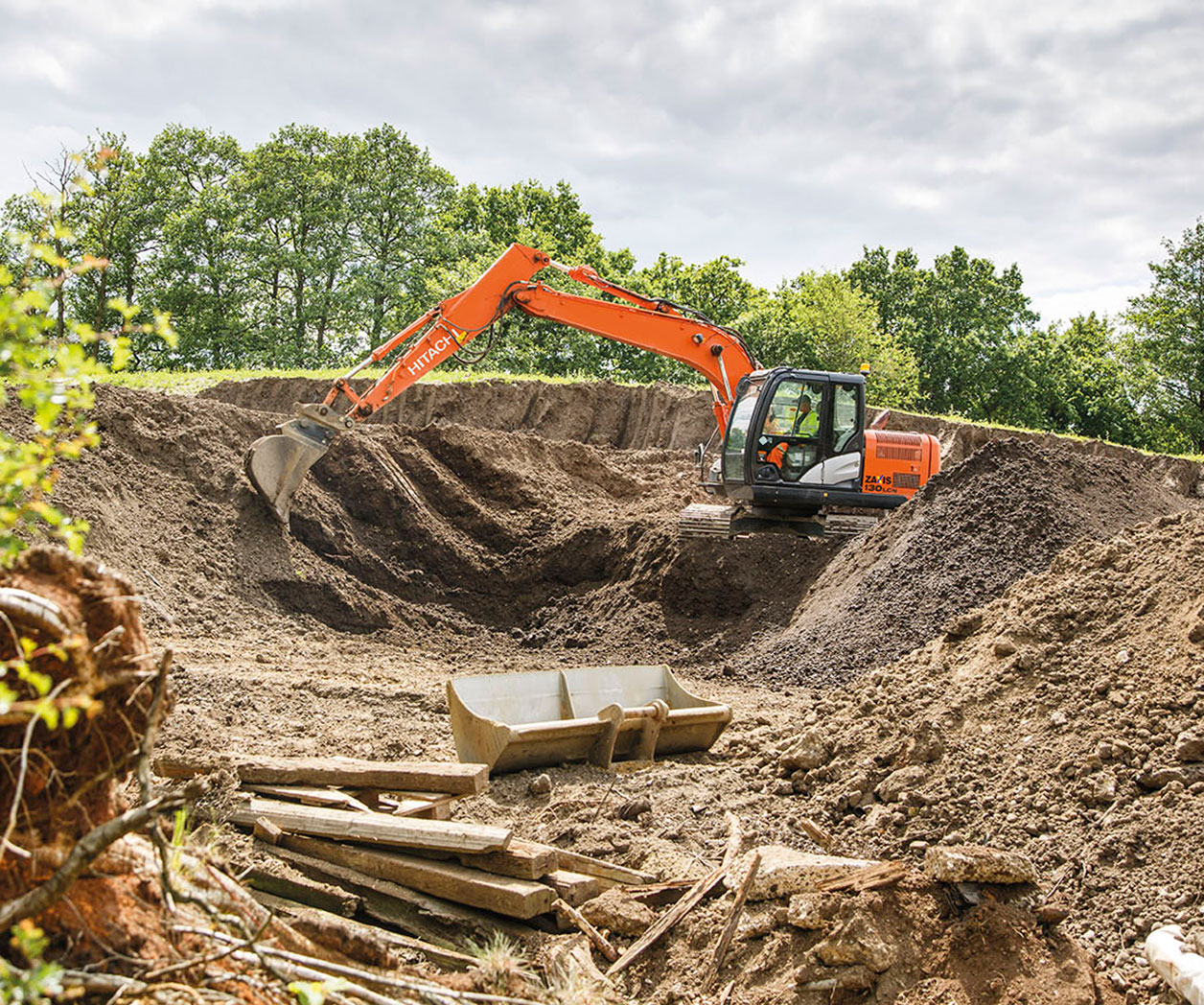 Hitachi 13T Excavator 2 Hitachi zx130 digging
