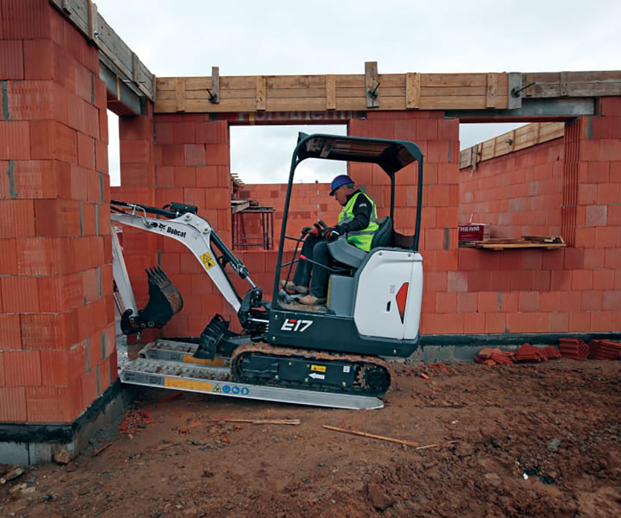 Bobcat 1.5T Mini Digger 2 Bobcat 1.5T Mini Digger