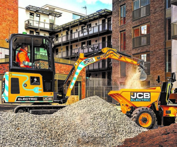 Jcb 1.5T mini digger working