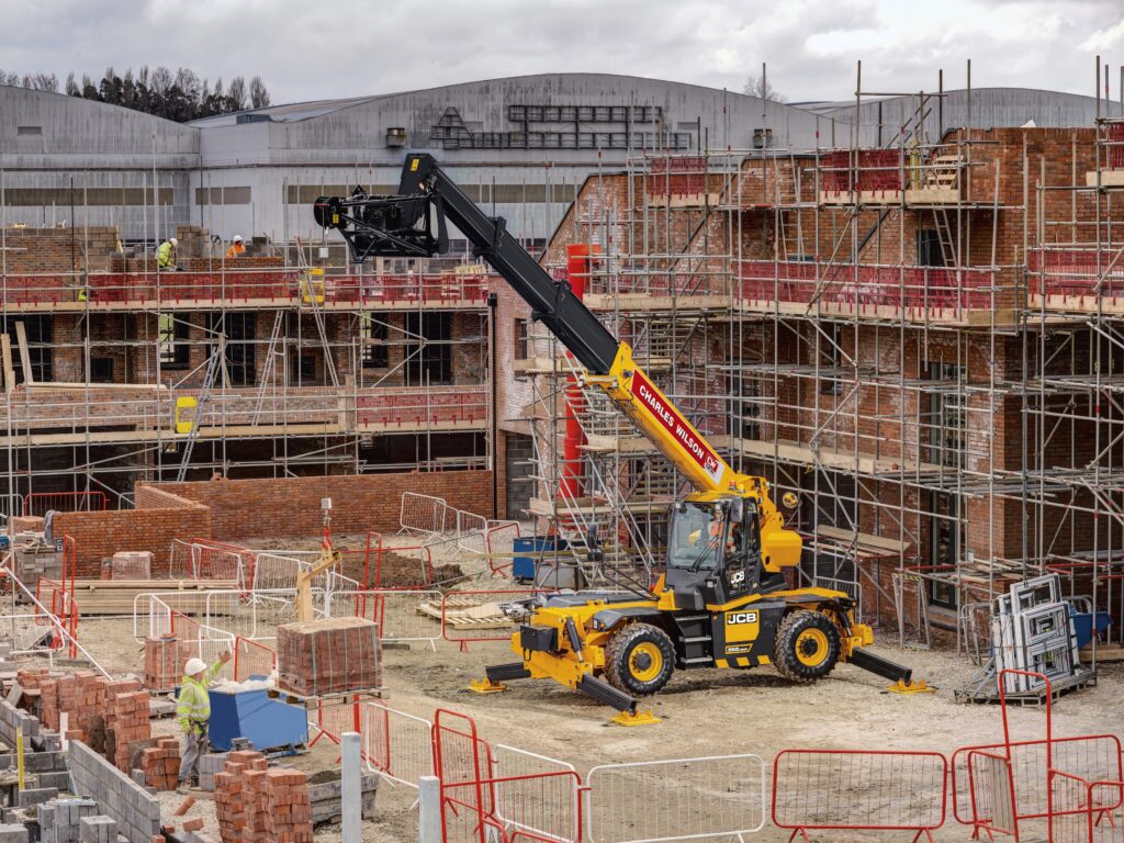 The Benefits of a 360° Telehandler: One Machine, Three Solutions 3 360 telehandler crane copy