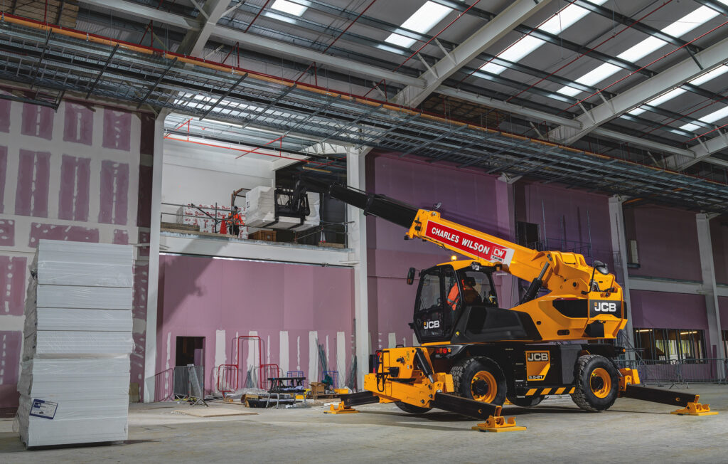 The Benefits of a 360° Telehandler: One Machine, Three Solutions 2 360 telehandler forks 1